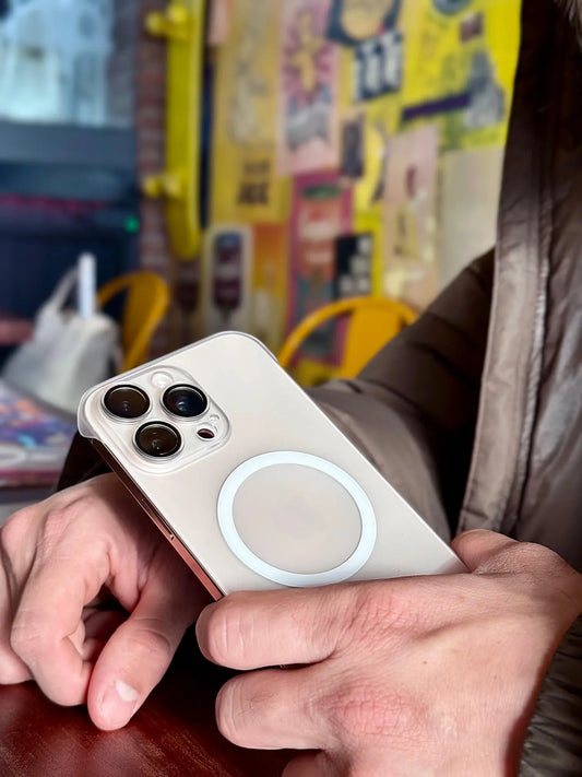 Case space clear en iPhone - destaque de diseño Slim y protección en cámaras