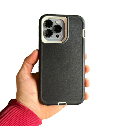 Shield Compact para iPhone en color negro con blanco - vista de calce y resistencia