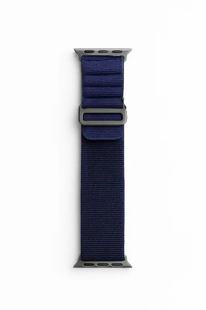 Muestra de correa deportiva azul oscuro - detalle de materiales duraderos