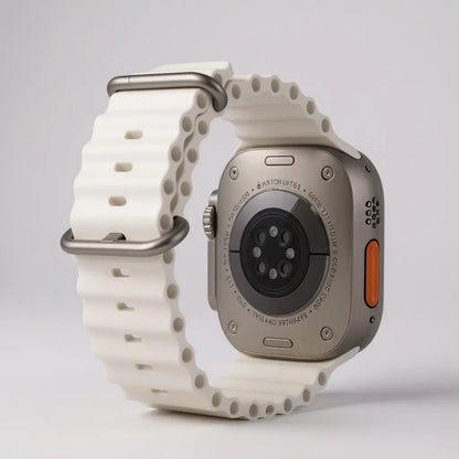 Correa blanca deportiva para Apple Watch en vista trasera con dispositivo puesto