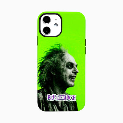 Carcasa Beetlejuice Two Protect para iPhone, con fondo verde neón y diseño de doble capa antigolpes.