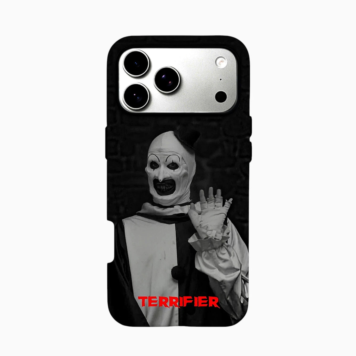 Carcasa Terrifier para iPhone con Art the Clown saludando, diseño en blanco y negro y letras rojas.