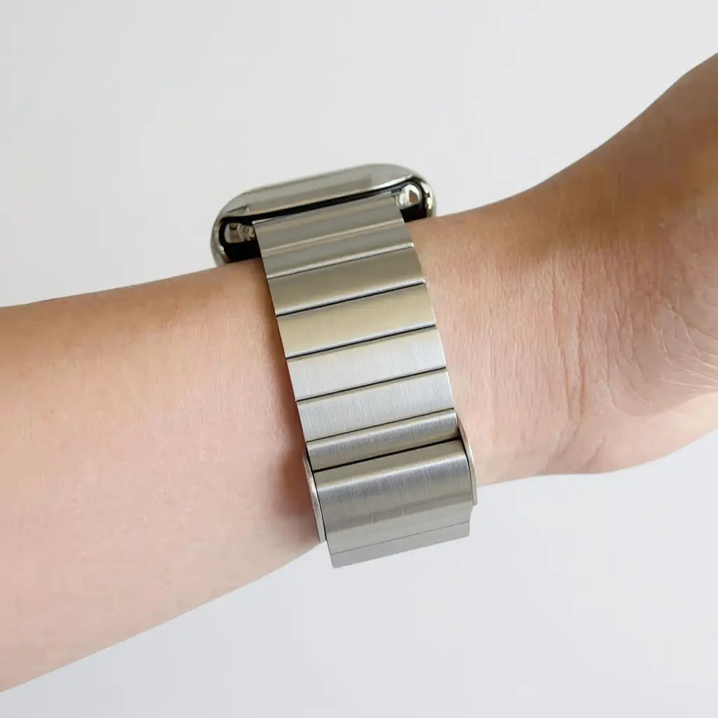 Uso en Apple Watch de la pulsera metálica - diseño soft y con ajuste en muñeca