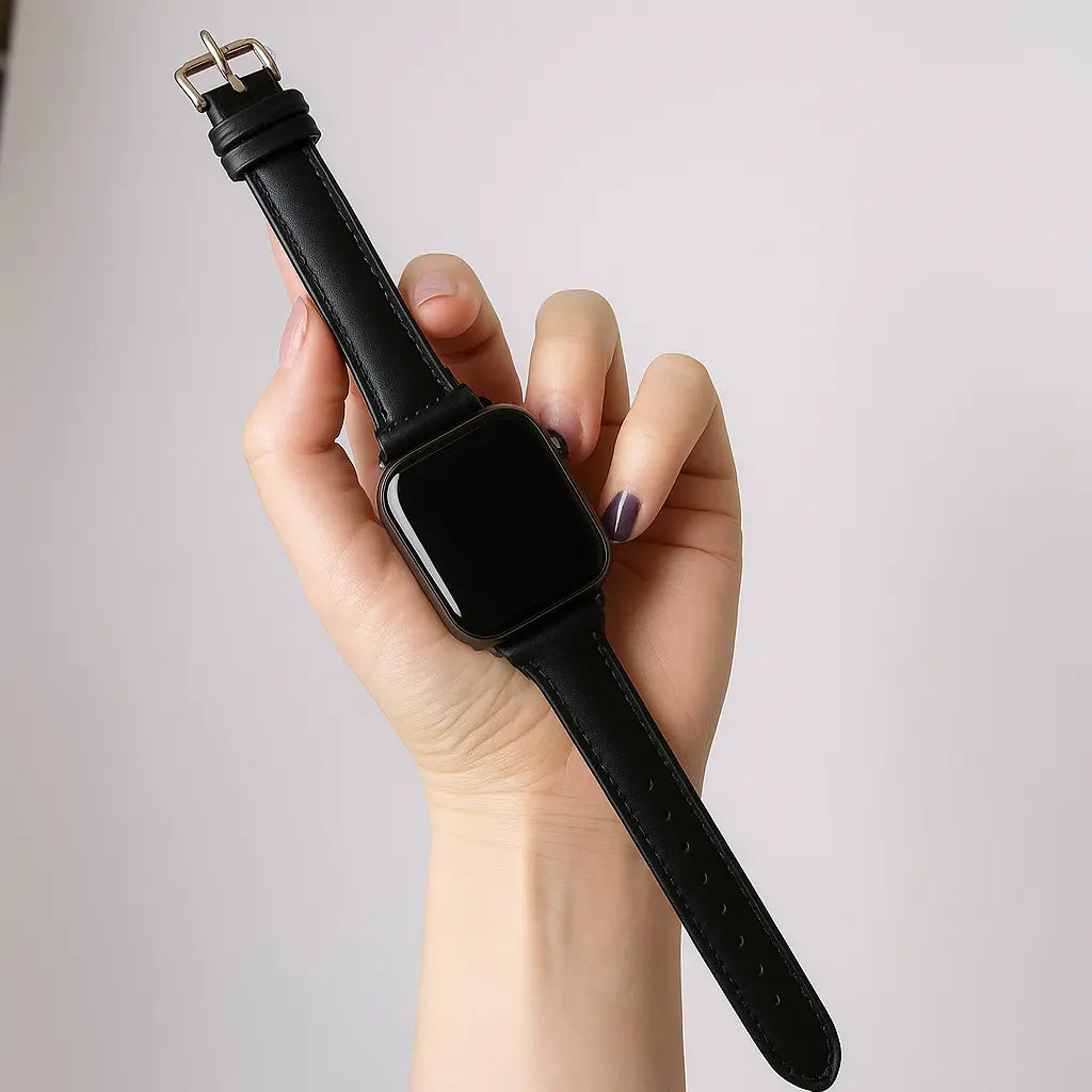 Pulsera Leather Small negra puesta en Apple Watch - Forma de calce y uso